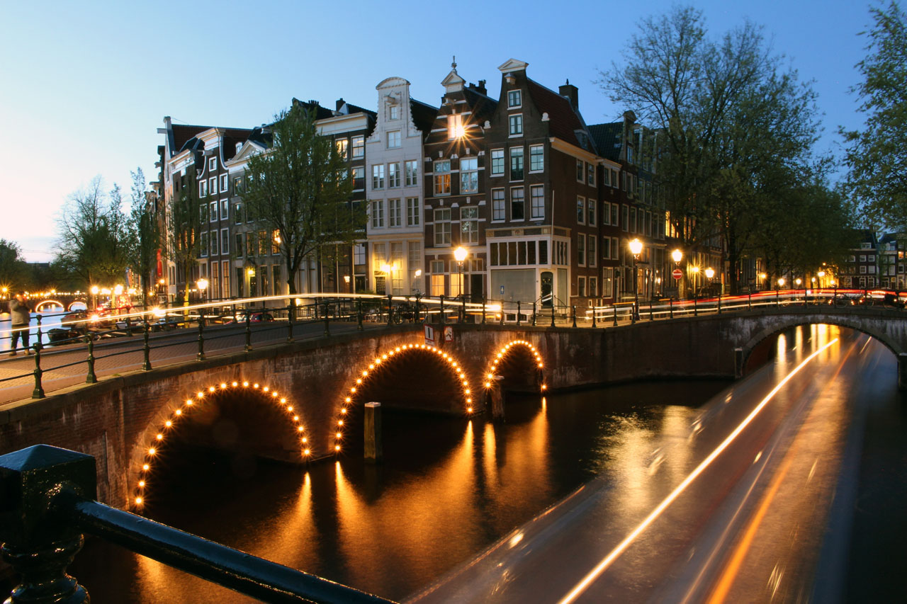 Intersection of Keizersgracht and Leidsegracht canals, Amsterdam. Photo courtesy Salek Seraj